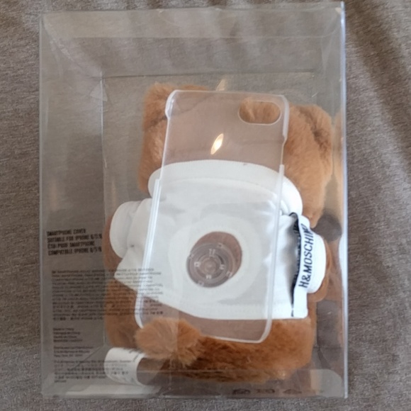 **SHIPS TOMO** NIB H&M x Moschino bear iPhone case - Picture 3 of 8